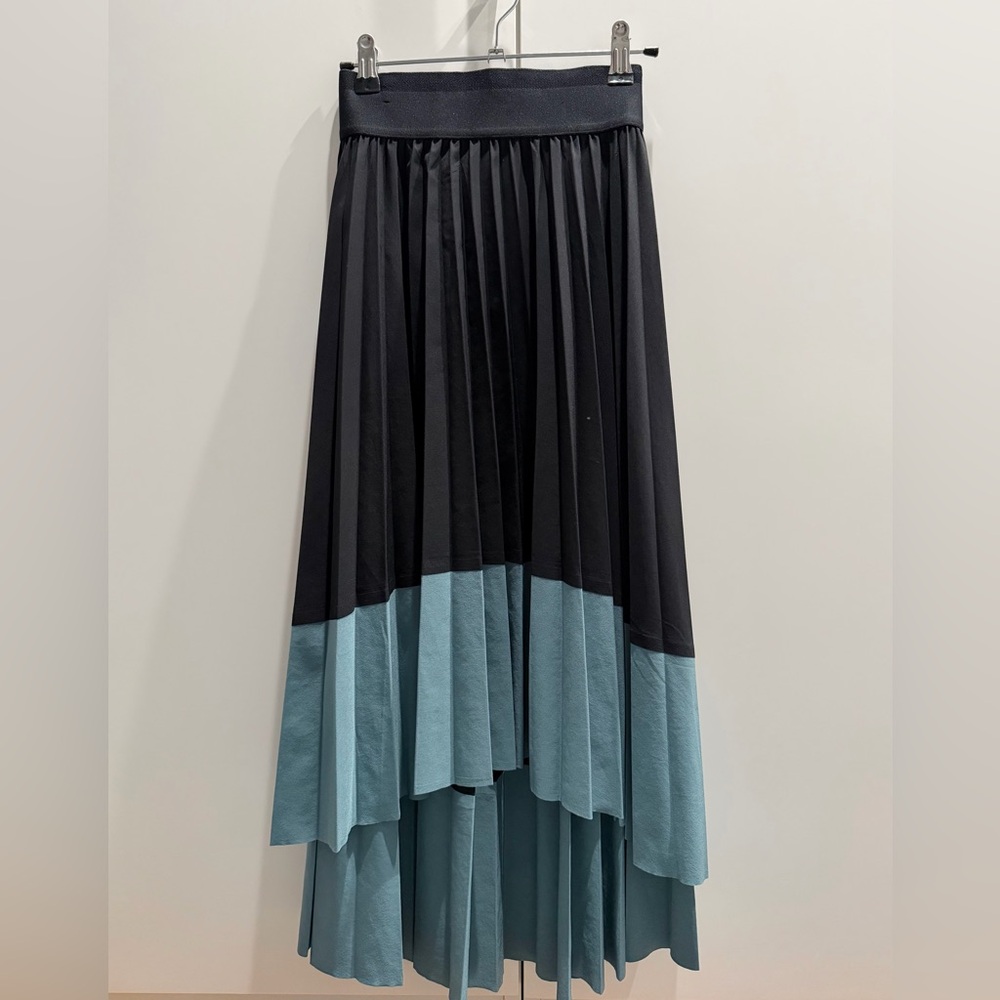 ATHLETA Swing Forward Pleated Skirt S Small | Black Teal